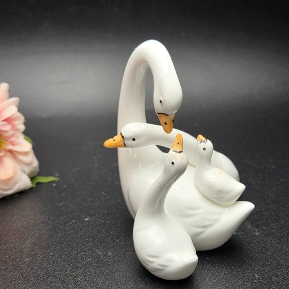 Vintage Royal Ascot Family Figurine Mother Swan & Baby Swans Cygnets Bone China - Picture 12 of 12